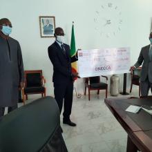 Remise du chèque de CINQUANTE MILLIONS FCFA (50,000,000 FCFA) en guise de contribution de l'ONECCA au MEPC du Sénégal